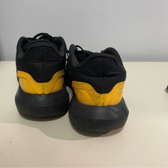 Boys adidas sneakers size 3 - Picture 3 of 5